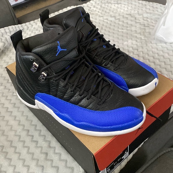 Women’s Jordan 12 Retro - Picture 1 of 4